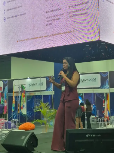 foto da Adv. Fernanda Carvalho - Palestrante na 15 FETECH